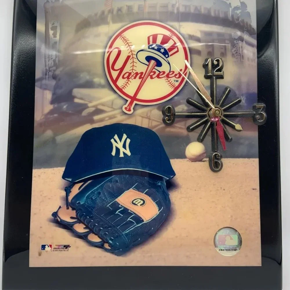 Photo File 2005 New York Yankees Wall Hanging Clock 12